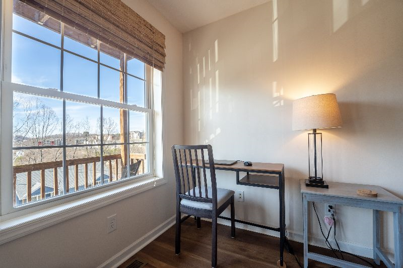 Gorgeous and Furnished townhome near hospitals - Photo 7