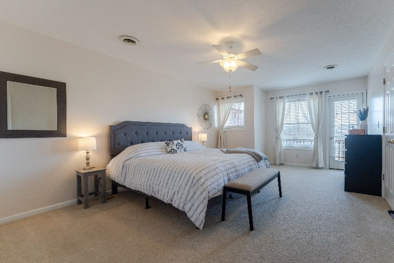 Gorgeous and Furnished townhome near hospitals - Photo 12
