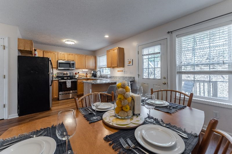 Gorgeous and Furnished townhome near hospitals - Photo 11