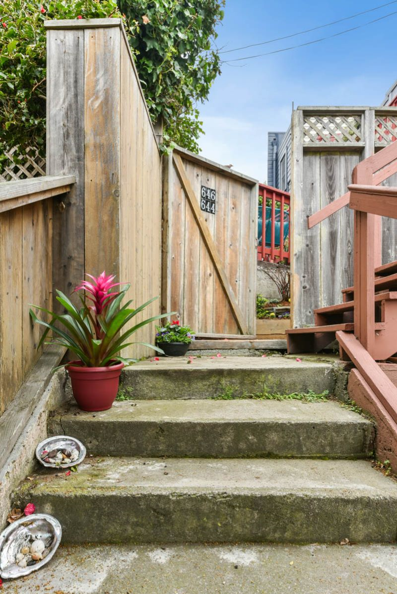 Ocean Beach Garden Apartment - Photo 2