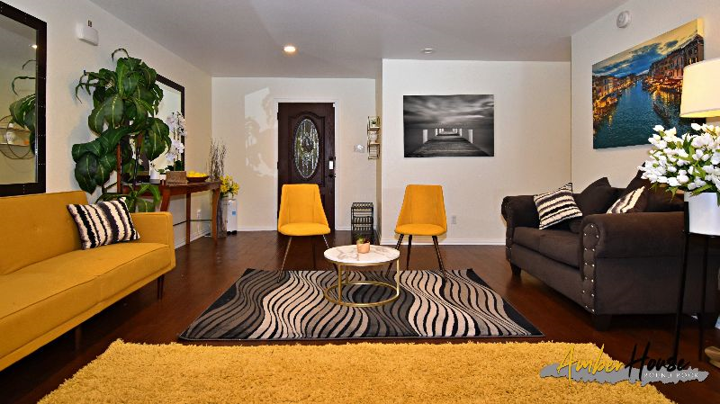 Stunning 4BR w Hot Tub Sleeps 12 in Heart of Round Rock - Photo 3