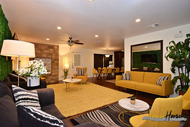 Stunning 4BR w Hot Tub Sleeps 12 in Heart of Round Rock - Photo 4