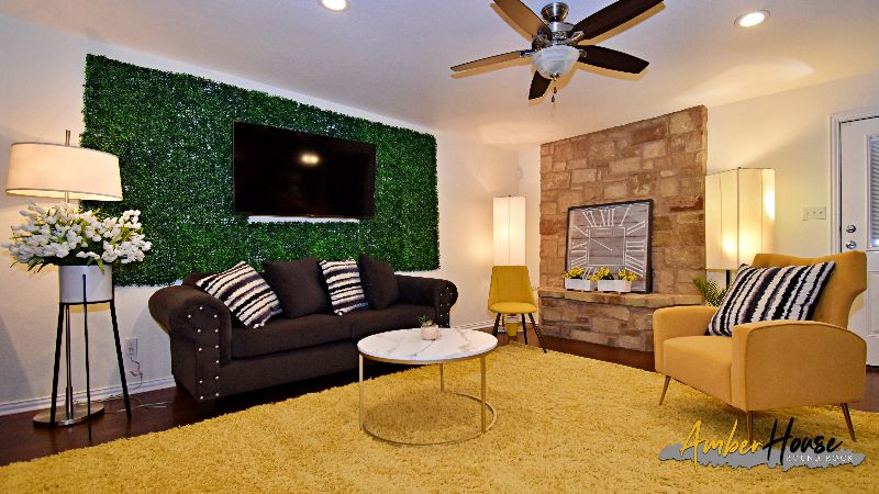 Stunning 4BR w Hot Tub Sleeps 12 in Heart of Round Rock - Photo 8