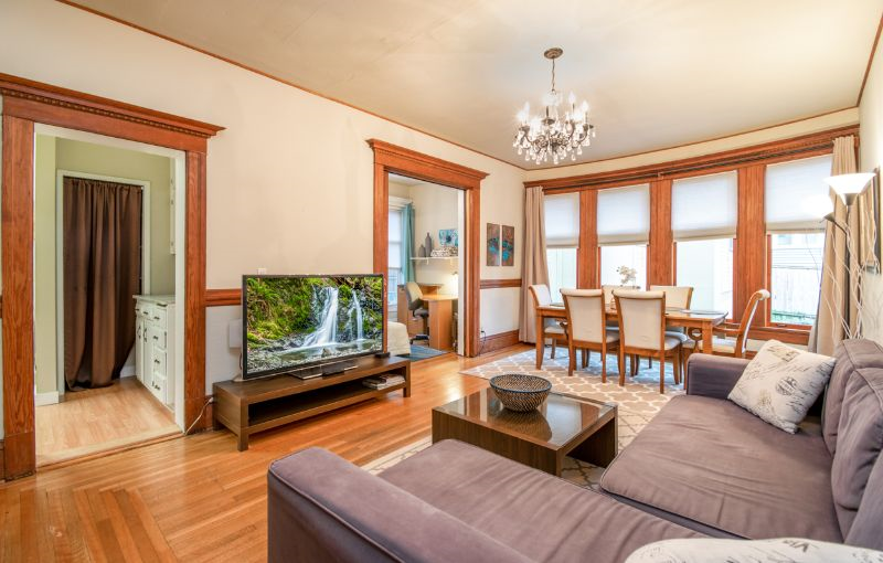 Large 1 bedroom with a guest bedroom in Cap Hill