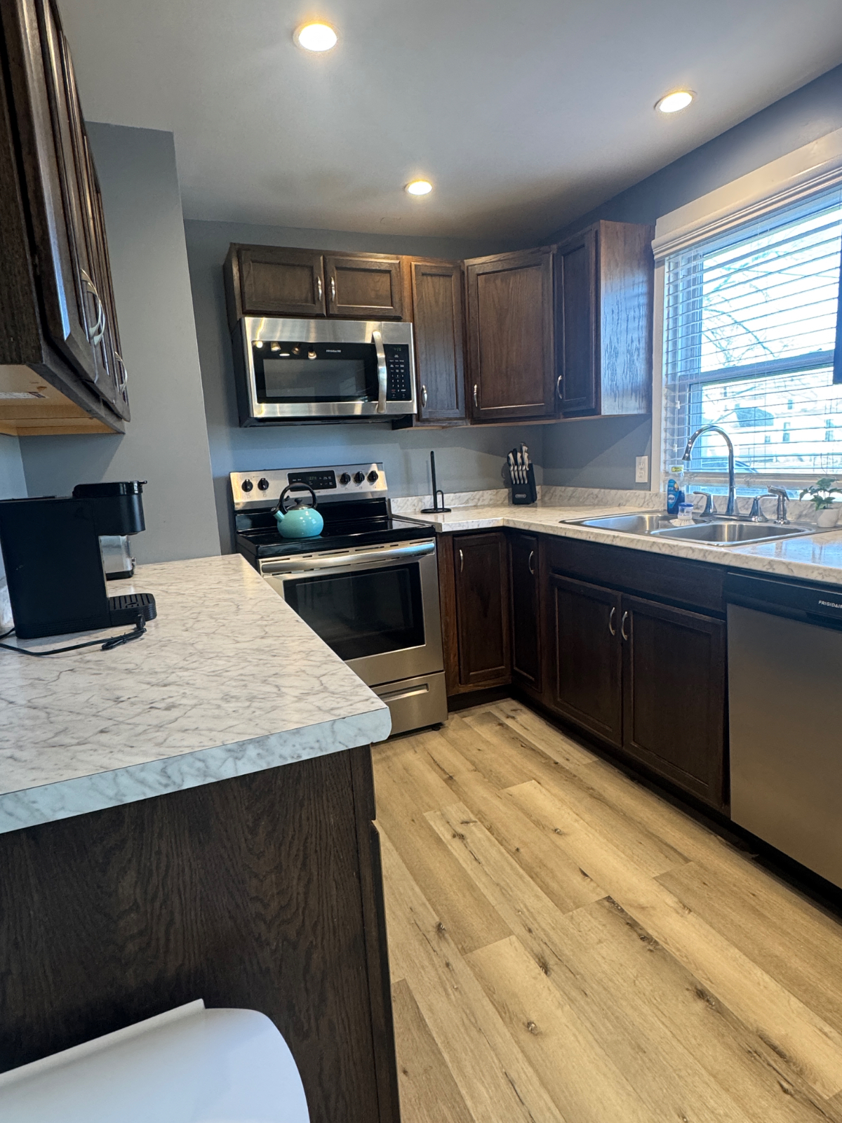Gorgeous Fully renovated Lower unit- 69 School st - Photo 6