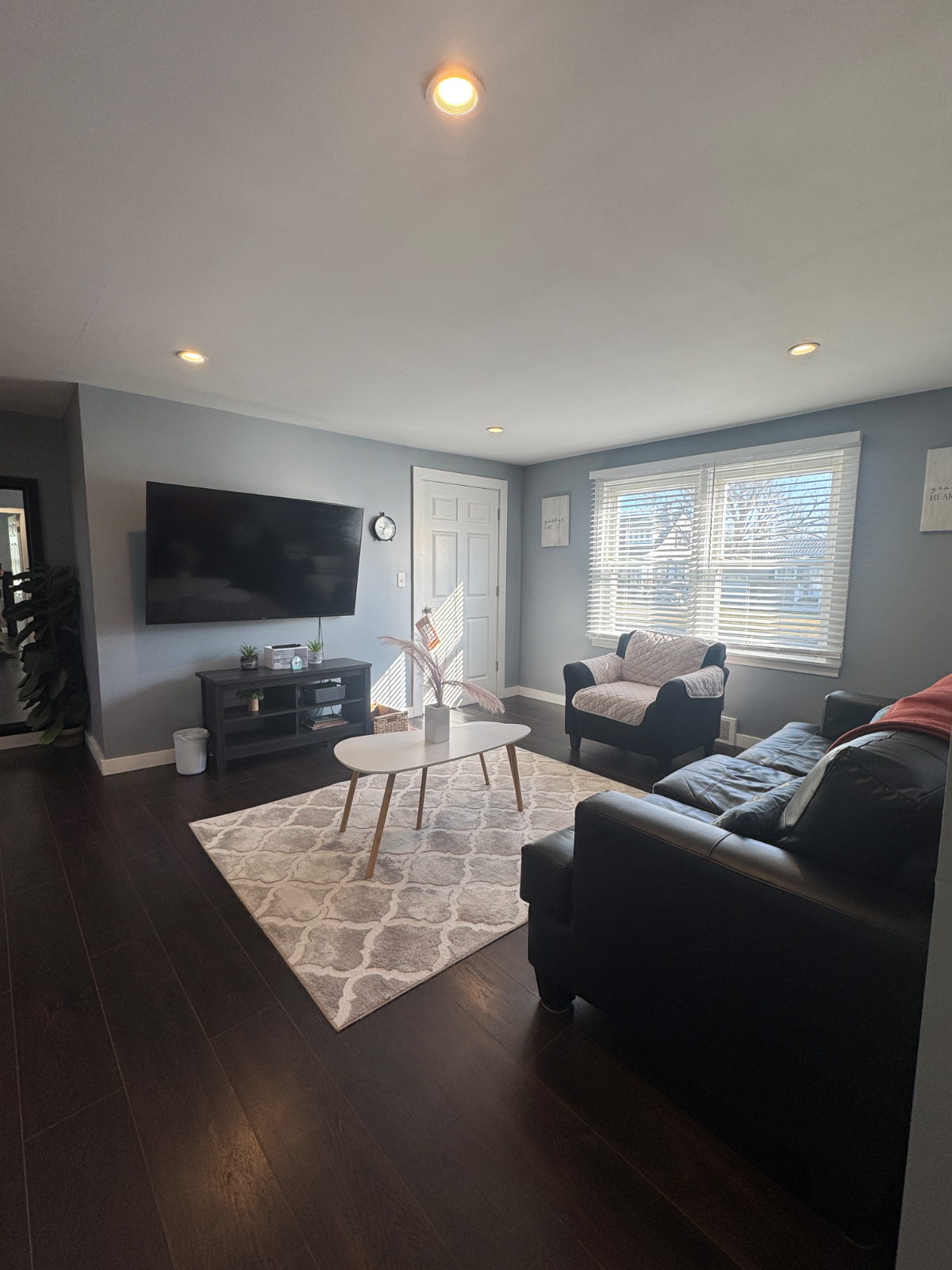 Gorgeous Fully renovated Lower unit- 69 School st - Photo 7