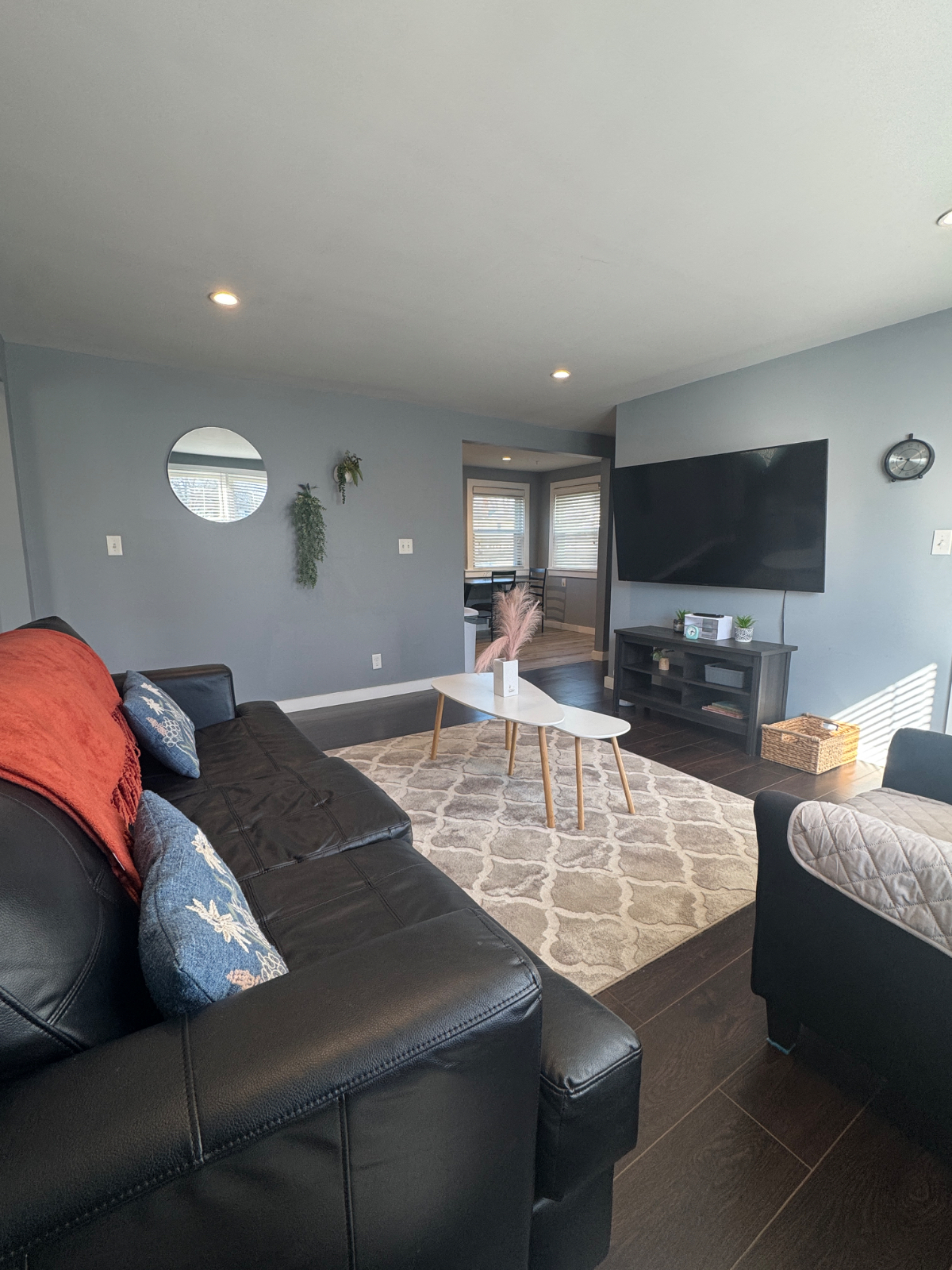 Gorgeous Fully renovated Lower unit- 69 School st - Photo 8