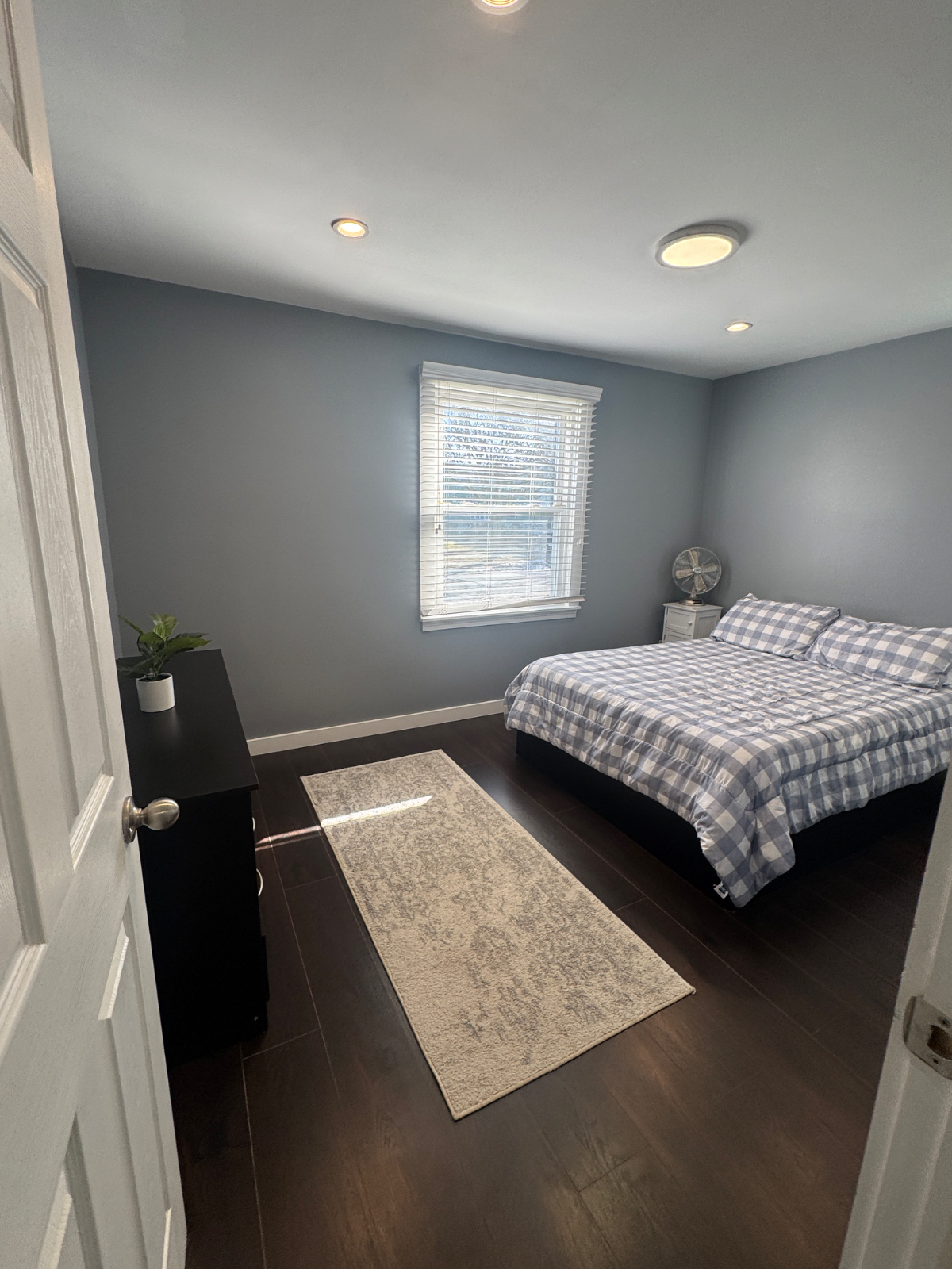 Gorgeous Fully renovated Lower unit- 69 School st - Photo 11