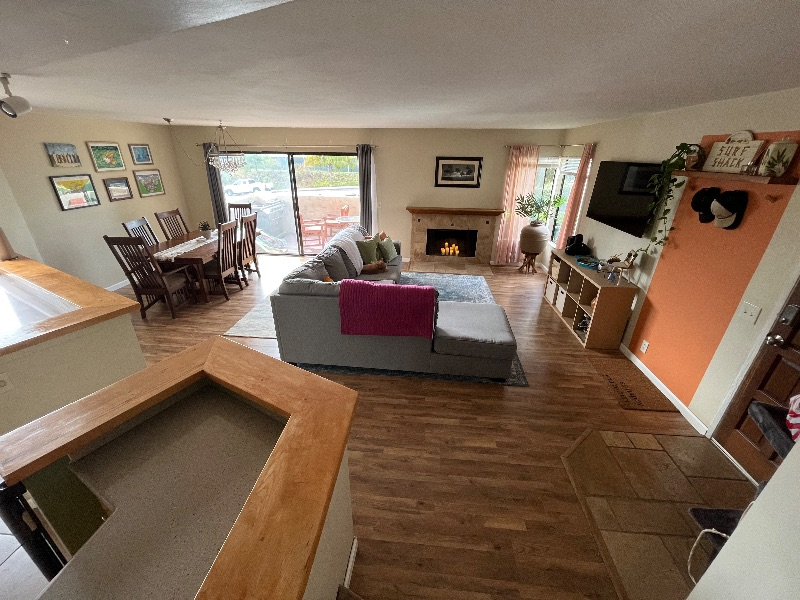 Spacious 2 bed/2.5 bath Townhouse in Great Location - Photo 1