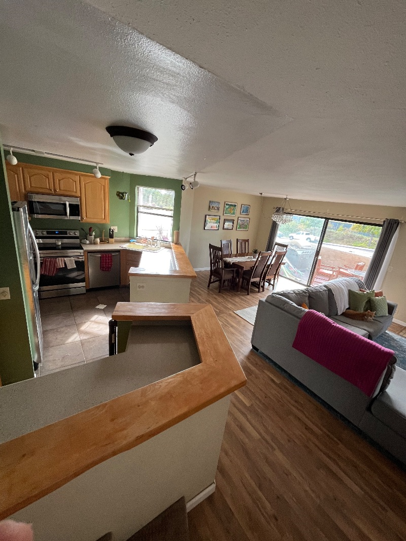 Spacious 2 bed/2.5 bath Townhouse in Great Location - Photo 3