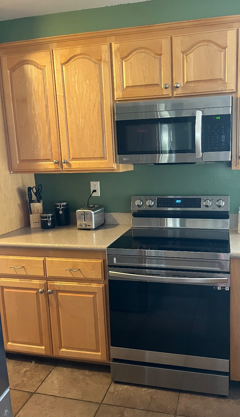 Spacious 2 bed/2.5 bath Townhouse in Great Location - Photo 5