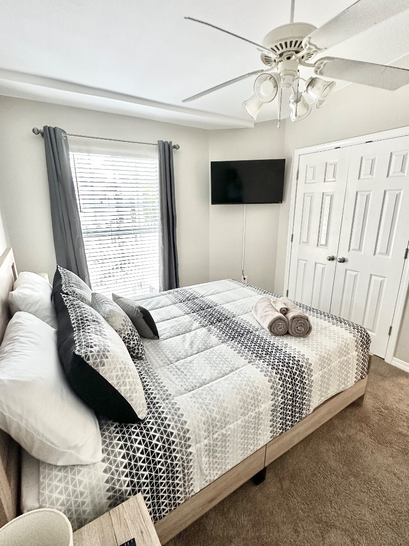 FURNISHED BEDROOM W SHARED BATHROOM IN THE HEART OF PENSACOLA - CLOSE TO HOSPITALS, UWF & PSC - IDEA - Photo 8