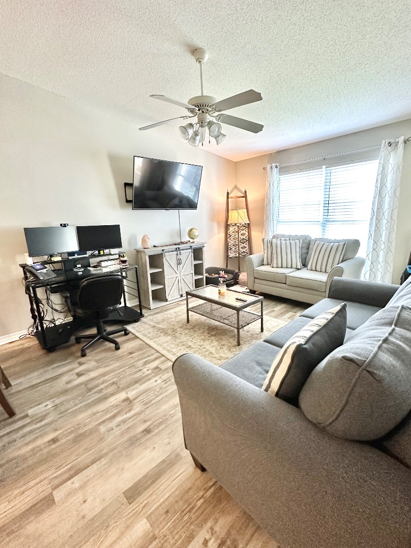 FURNISHED BEDROOM W SHARED BATHROOM IN THE HEART OF PENSACOLA - CLOSE TO HOSPITALS, UWF & PSC - IDEAL FOR TRAVELING MEDICAL PROFESSIONALS OR