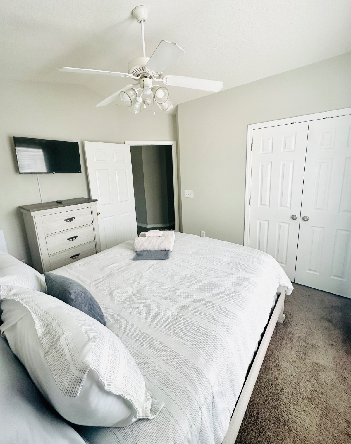 FURNISHED BEDROOM W SHARED BATHROOM IN THE HEART OF PENSACOLA - CLOSE TO HOSPITALS, UWF & PSC - IDEA - Photo 7