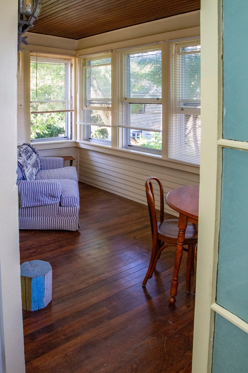 Beautiful Victorian Apatment with modern updates - Photo 12
