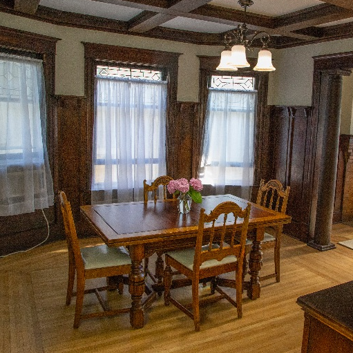 Beautiful Victorian Apatment with modern updates - Photo 8