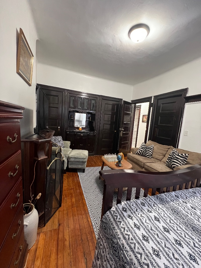 Cozy Fully Furnished Studio Apt in Crown Heights - Photo 9