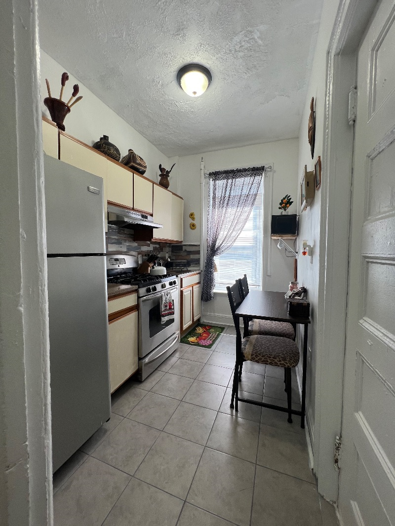 Cozy Fully Furnished Studio Apt in Crown Heights - Photo 11