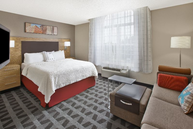 TownePlace Suites by Marriott Milwaukee Brookfield Furnished Finder