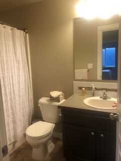 Private Room in Quiet Home near Hospital - Photo 6