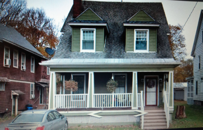 Cozy Room in Utica - Photo 2