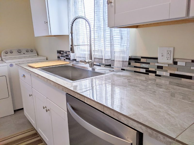 Nice 1 Bedroom w/garage In Midtown Bend - Photo 2