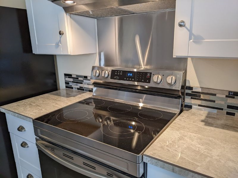 Nice 1 Bedroom w/garage In Midtown Bend - Photo 3