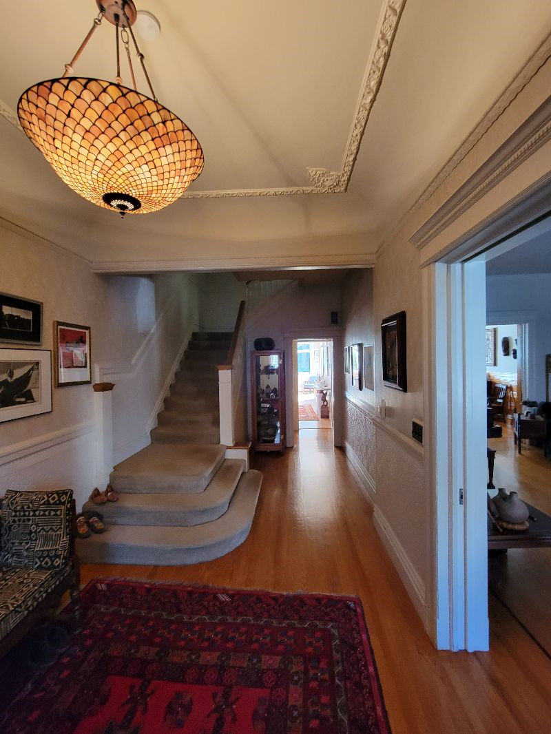 Beautiful room in Victorian home. Walking distance from UCSF and Saint Marys hospitals. - Photo 4