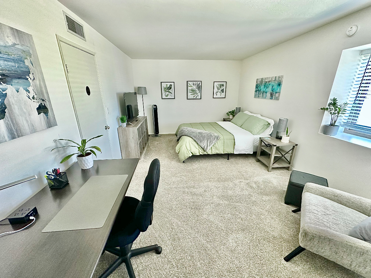 Spacious Room in Mission Valley - Photo 2