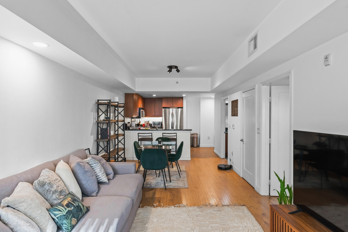 Cozy Downtown Apartment Close to Petco and Gaslamp - Photo 2