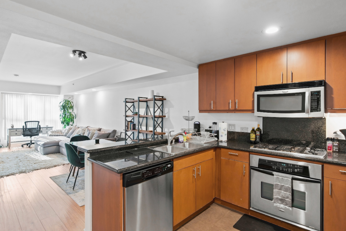 Cozy Downtown Apartment Close to Petco and Gaslamp - Photo 6