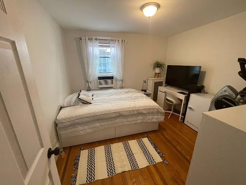 Extra Large Bedroom - Photo 11