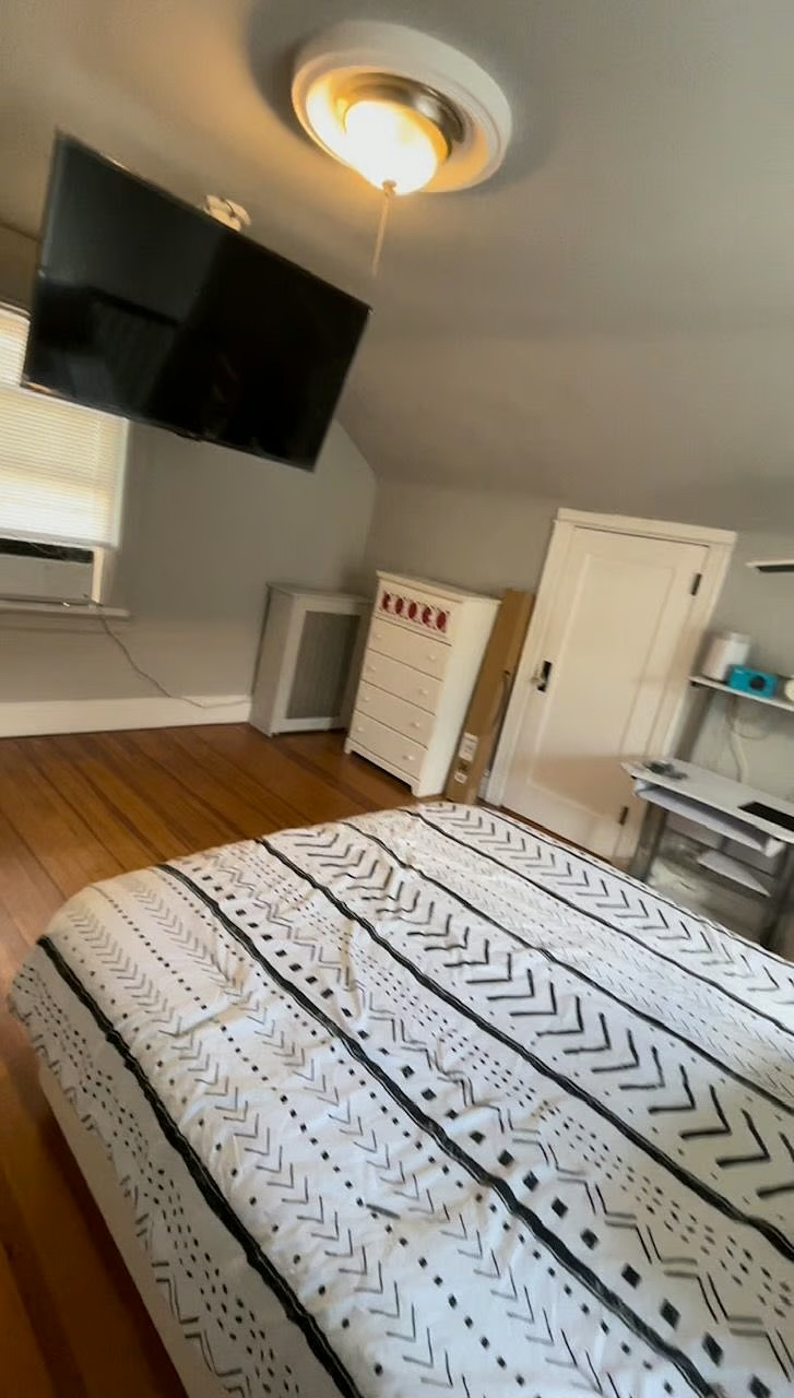 Extra Large Bedroom - Photo 12