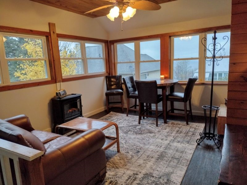 Cozy apartment with a beautiful view of Lake Champlain and the Vermnt mountains - Photo 11