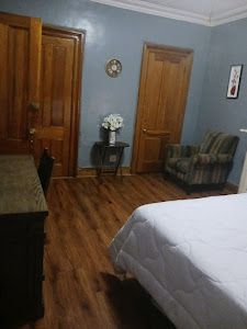 Beautiful bedroom and lounge area with shared... - Photo 8