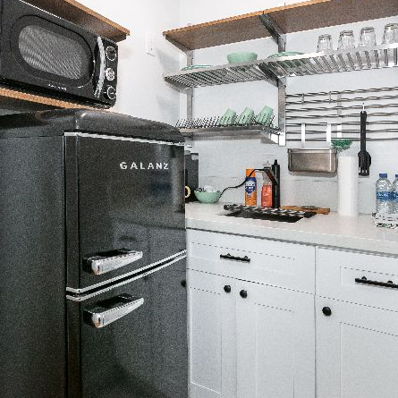 Adorable Studio in the Heart of LA - Photo 2