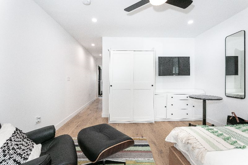 Adorable Studio in the Heart of LA - Photo 4