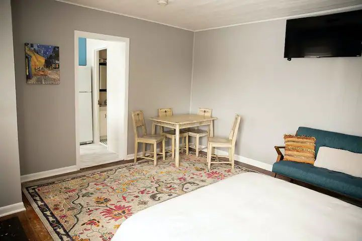 Charming Studio In Friendly Neighborhood - Photo 11
