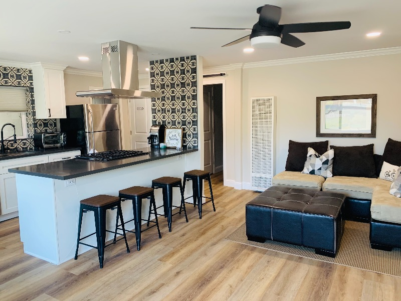 Beautiful newly Remodeled Country Cottage close to Downtown - Photo 3