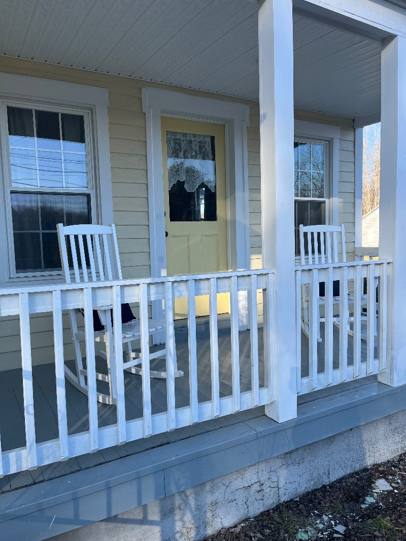 Newly Renovated 3BR/2.5BA Entire House 7 Minutes from Bassett! - Photo 11