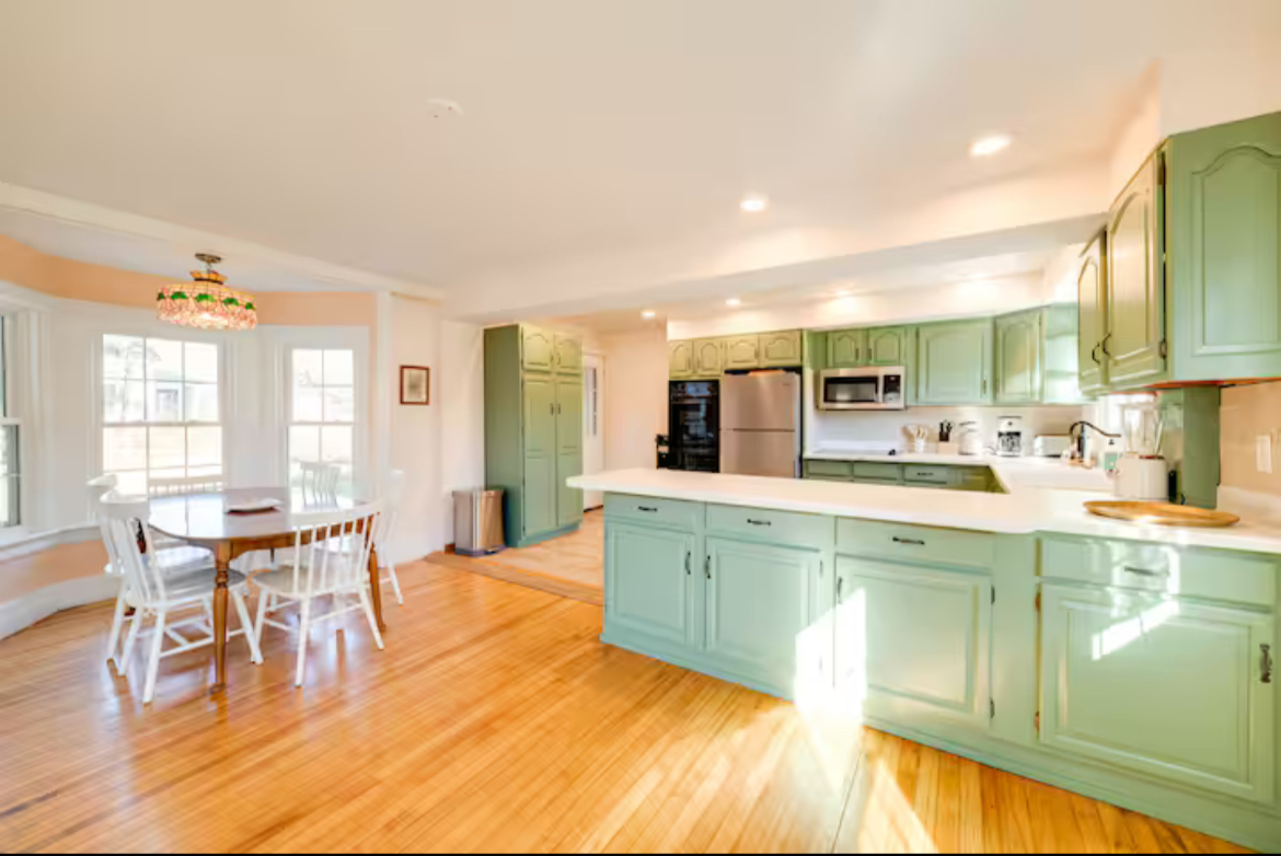 Newly Renovated 3BR/2.5BA Entire House 7 Minutes from Bassett! - Photo 12