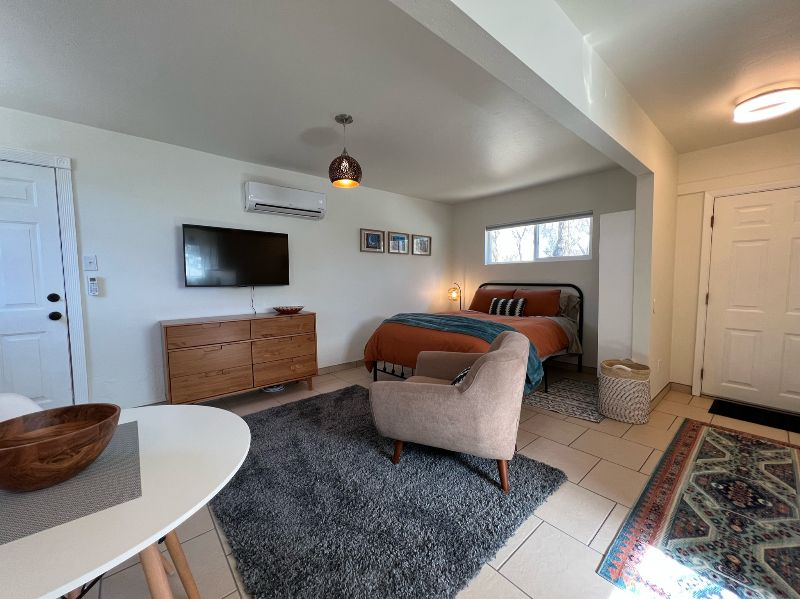 Studio - Comfortably Furnished, Close to Hospitals