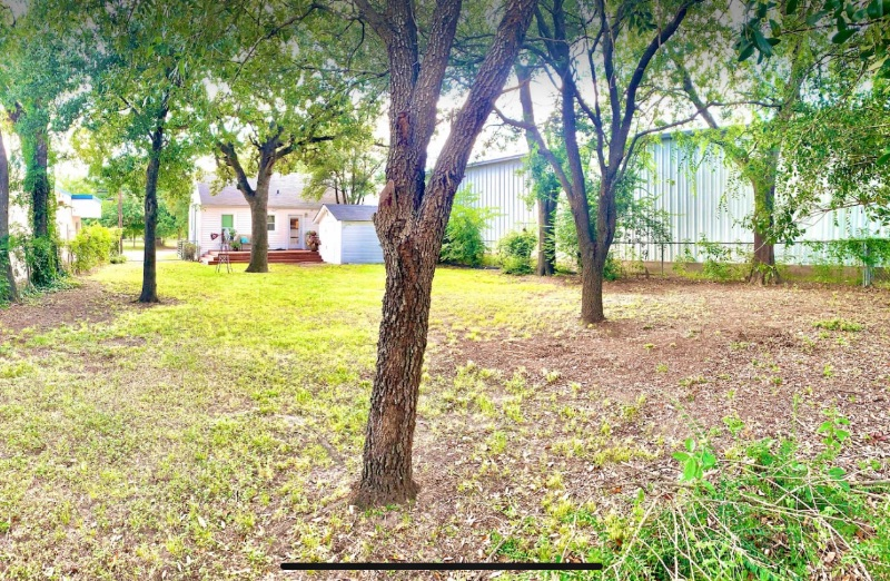 2/1 updated Farmhouse near Midtown Park - Photo 4