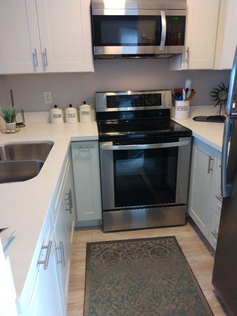 Top floor private studio with bay view &parking - Photo 2