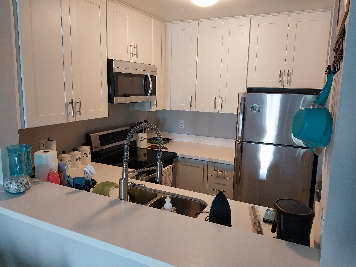 Top floor private studio with bay view &parking - Photo 5