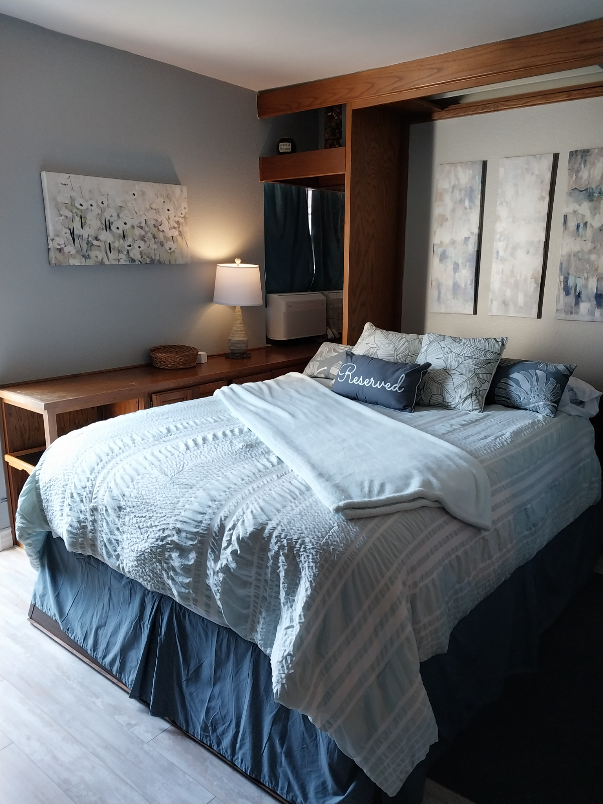 Top floor private studio with bay view &parking - Photo 3