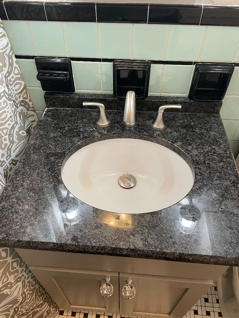 1 bed 1 bath all inclusive East End apt - Photo 8