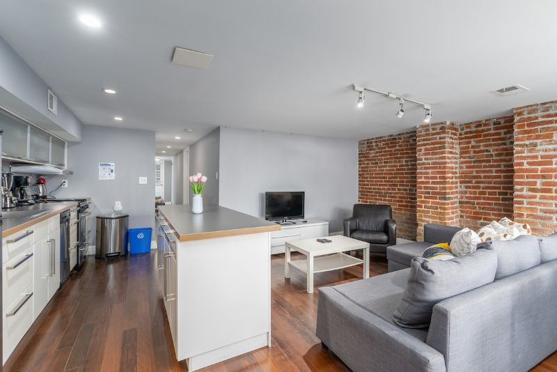 Cozy Exposed Brick 2 BD In Adams Morgan - Photo 2