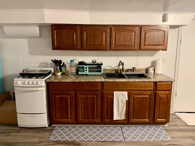 Fully furnished basement, just 5mins from hospital - Photo 4