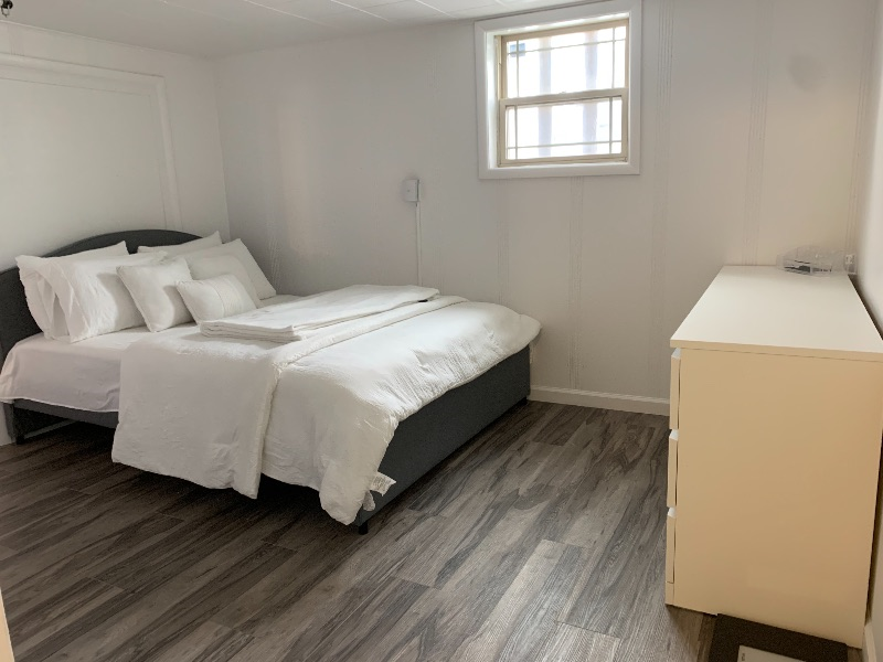 Fully furnished basement, just 5mins from hospital - Photo 2